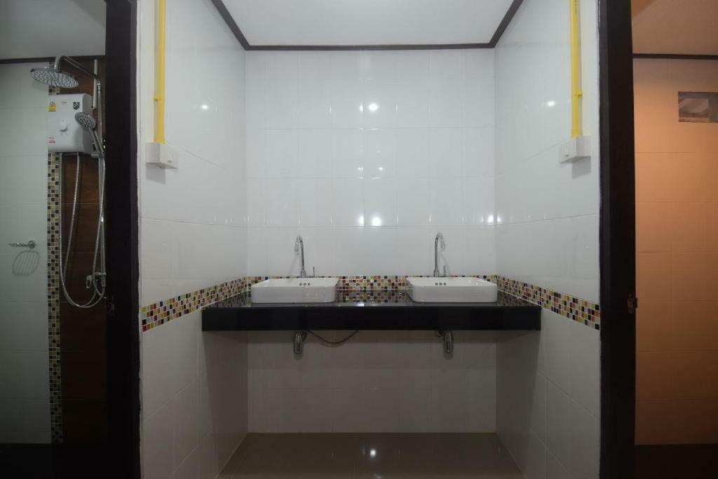 Laila​ Place Hotel Koh Lanta Exterior photo